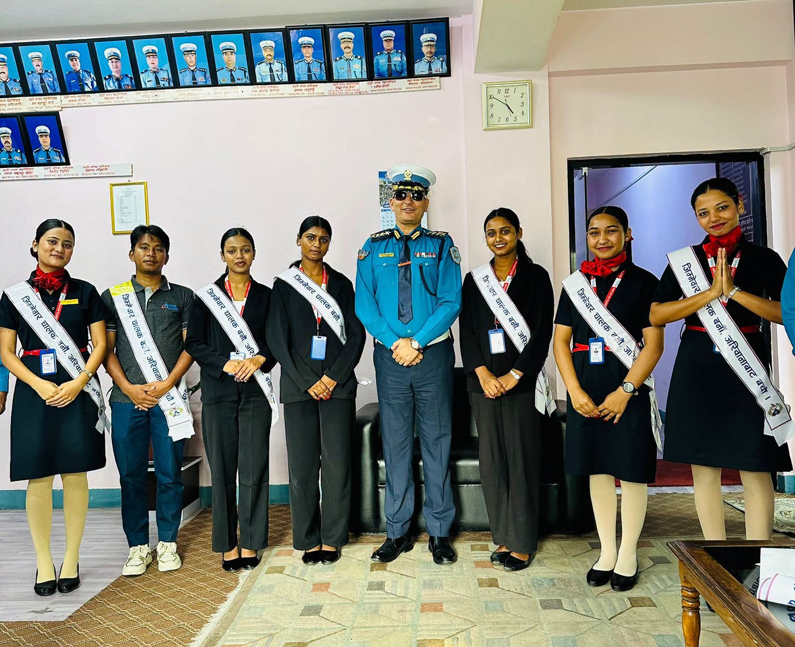 Geeta Aviation का प्रशिक्षित Air Hostess हरूको सहभागितामा काठमाडौं उपत्यका ट्राफिक प्रहरी कार्यालयद्वारा सञ्चालित ट्राफिक सचेतना कार्यक्रम सम्पन्न ।