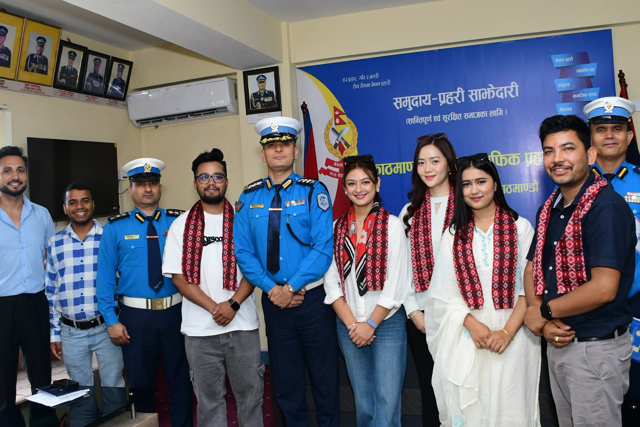 सडक सुरक्षासम्बन्धी जनचेतना अभिवृद्धि गर्ने उद्देश्यले सेलिब्रेटी तथा कन्टेन्ट क्रिएटरहरूसँग अन्तरक्रिया तथा भेटघाट कार्यक्रम सम्पन्न ।