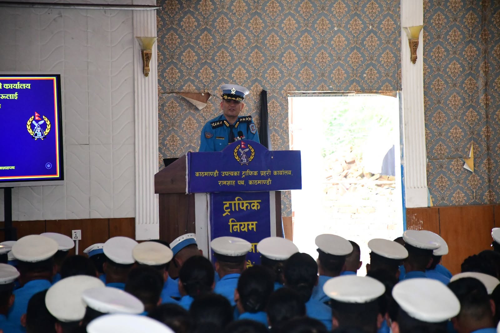 मिति २०८३।०३।०७ गते, काठमाडौँ उपत्यका ट्राफिक प्रहरी कार्यालय तथा मातहतमा कार्यरत प्रहरी कर्मचारीहरूलाई लक्षित गरी निर्देशन सम्बोधन तथा अन्तरक्रिया कार्यक्रम सम्पन्न ।